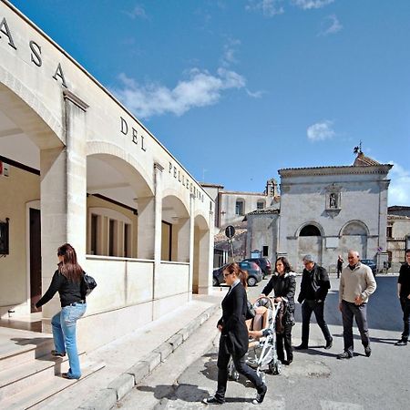 Albergo Casa Del Pellegrino Monte SantʼAngelo Екстериор снимка